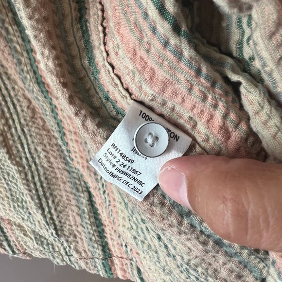 Free Planet short sleeve button down L - Picture 7 of 8